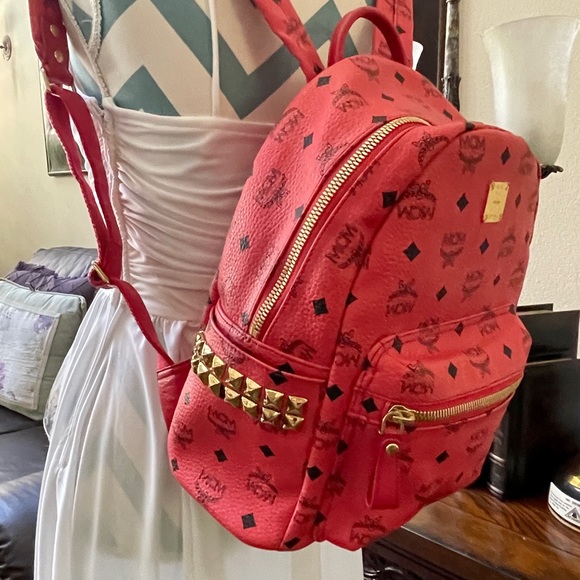 👛 SALE “MCM” 100% Authentic Visetos Side Stud Stark Backpack Red - Picture 5 of 10